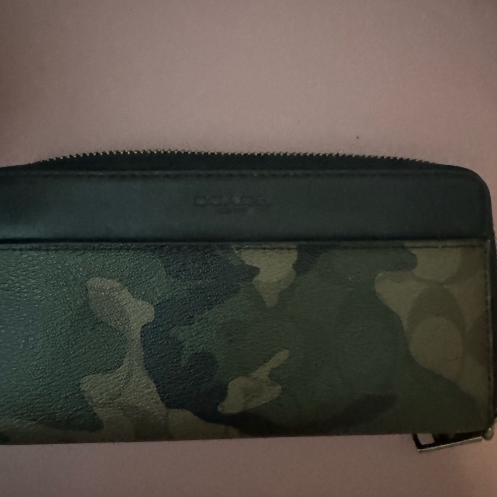 Coach Camouflage Messenger Bag and Coach Zippy Wallet - Picture 14 of 15